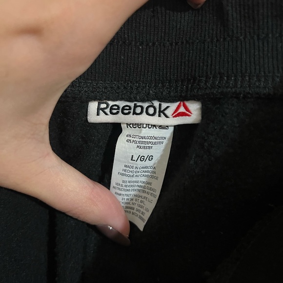 Reebok tapered sweatpants size L - Picture 3 of 3
